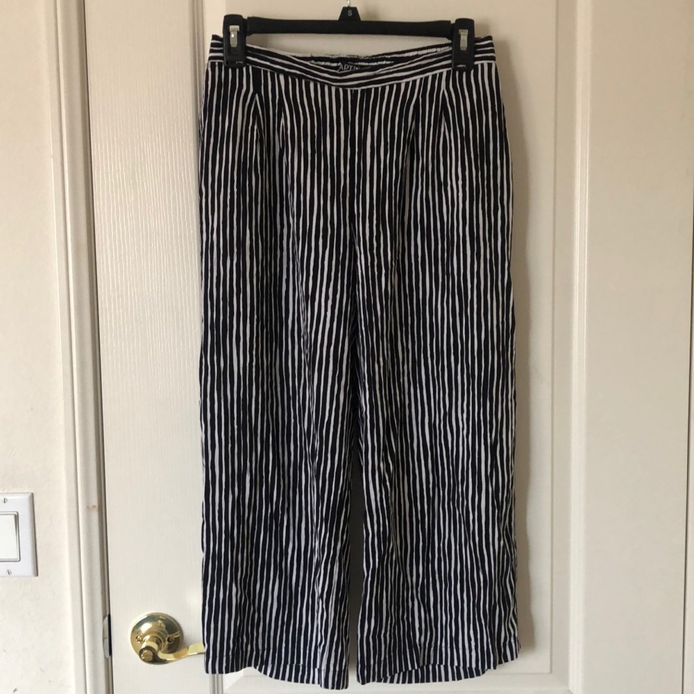 Cropped stripped pants